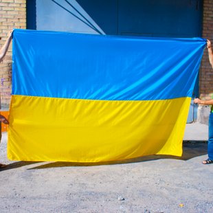 Прапор України зшивний 200х300 см, штучний шовк, люверси під флагшток 1.1.27 фото